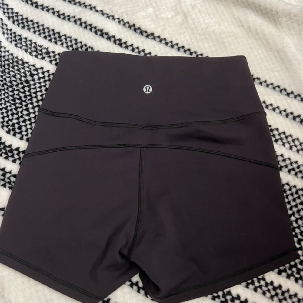 Lululemon In Movement Short *Everlux 2.5"